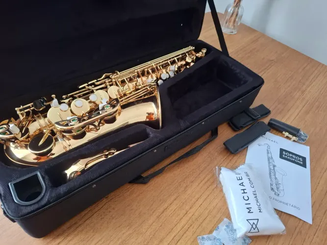 Saxofone Alto (novo na caixa)
