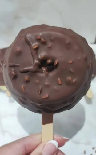 Vendo pudim com cobertura de chocolate só faço por encomenda 
