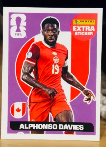 Figurinha Extra Sticker Roxa Alphonso Davies Panini Copa 2026