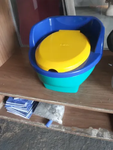 Carrinho de bebe e pinico