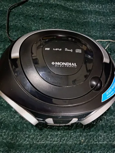 Vendo rádio am.fm. toca cd USB. Com entrada para fone de ouvido. Funcionando tudo certinho