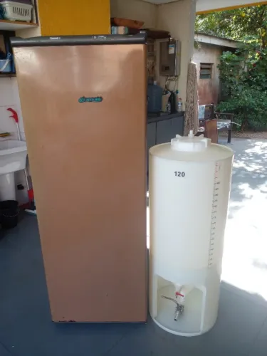 Fermentador com geladeira e controlador