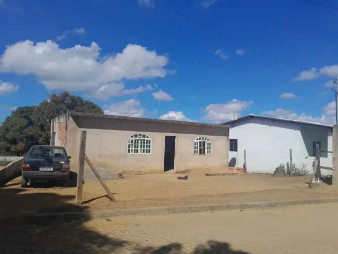 VENDO CASA COM TERRENO
