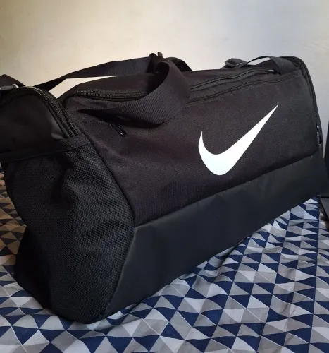 Vendo Mala Nike Brasília 41L Com Multi Compartimentos. 150,00 R$, usada apenas uma vez.