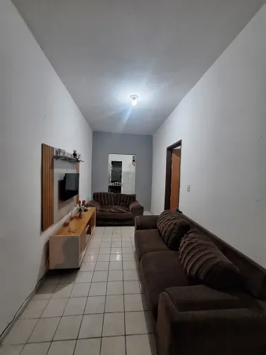 VENDE-SE CASA PRÓXIMO A PRAÇA DO OSMAN LOUREIRO