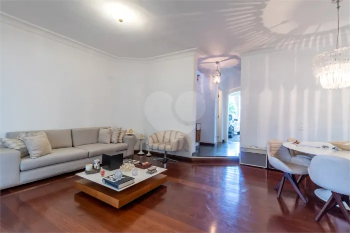 Casa à venda com 4 quartos, sendo 2 suítes, no condomínio Vila Das Flores, São Paulo - SP