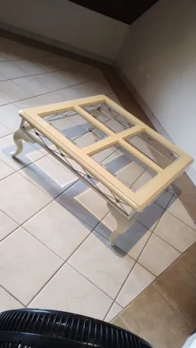 Mesa de Centro Estilo Provençal com Vidro - Clássica