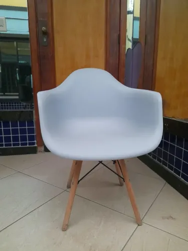 Cadeira Charles Eames Cinza