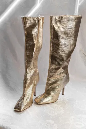 Botas semi novas