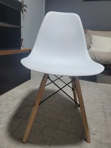 Duas cadeiras Eiffel Charles Eames novas