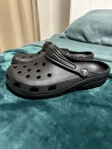 Sandália Crocs preto tamanho 38 novo