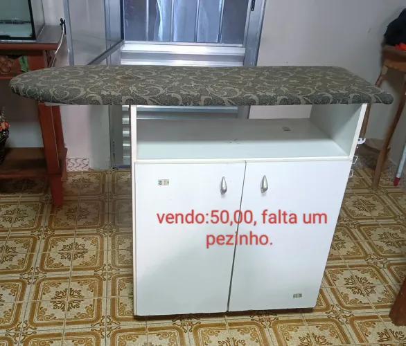 Taboa de passar com armário 