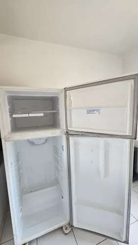 Geladeira Electrolux DC49A - 462 Litros - Funcionando