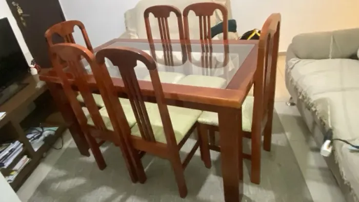 Mesa de jantar retangular padrão mogno com 6 cadeiras