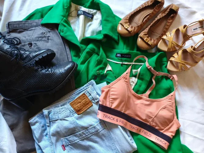 Lote de Roupas e Sapatos Feminina Várias Marcas Zara Renner CK Levis 30 Peças Vários Tam