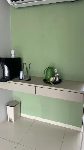 Apoio para mesa de café ou penteadeira com duas gavetas