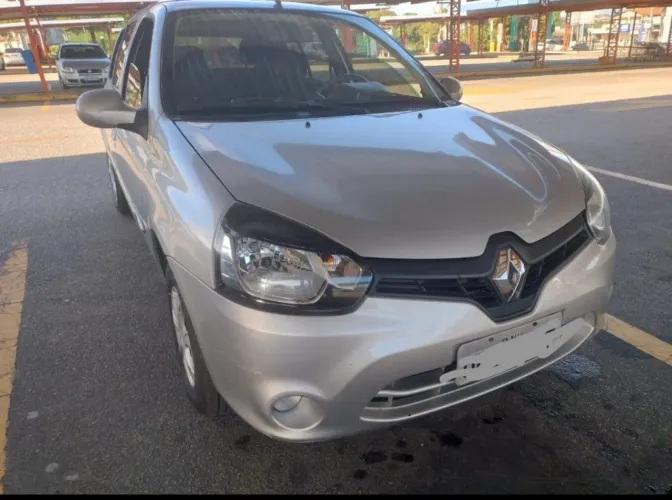Carro para aplicativo Clio 2016