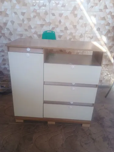 Linda cômoda em perfeito estado e de boa qualidade