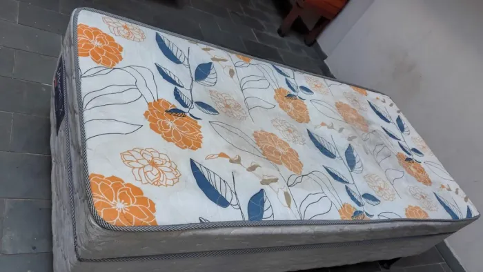 Cama solteiro colchão conjugado