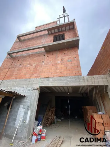 Condomínio Fechado com 2 suítes e 2 vagas na Guilhermina Esperança com Terraço Gourmet!!!