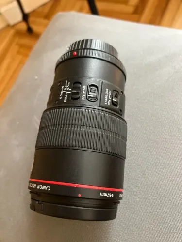 Canon EF 100mm f/2.8L Macro IS USM