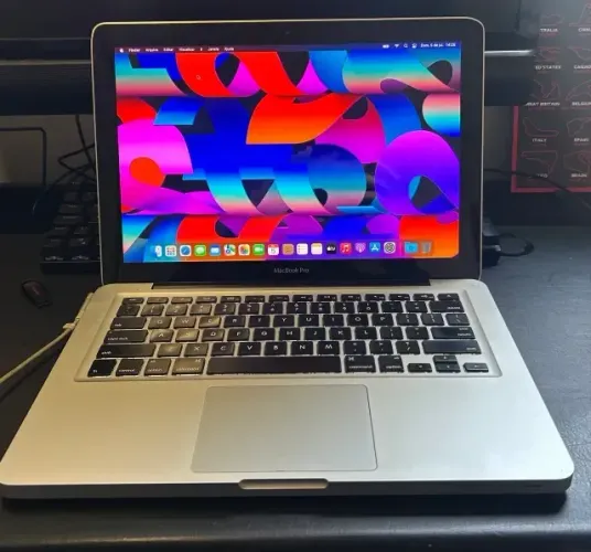 MacBook Pro i7 10gb RAM 256gb SSD