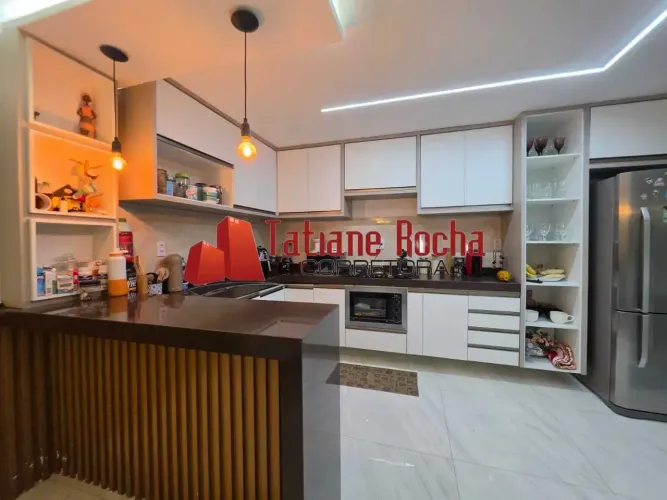 Vendo excelente casa no Condomínio Canada House.