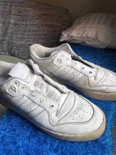 Tenis marculino ADIDAS