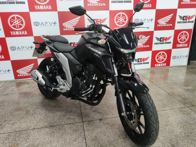 Fazer 22/23 10 mil Km rodado. + Jaqueta X11(semi nova) e capacete helt