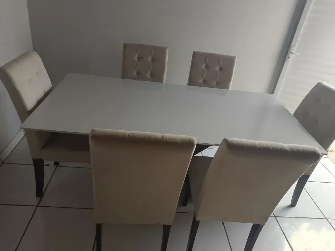 Mesa com tampo de vidro 6 cadeiras