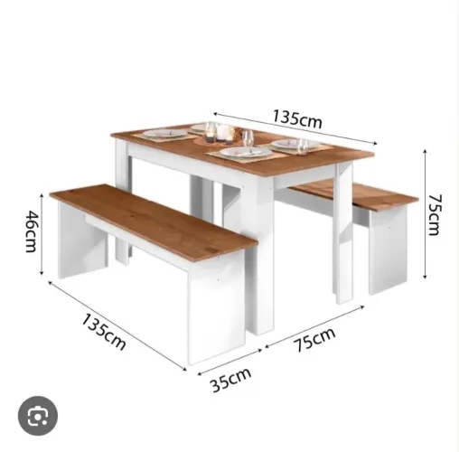 Mesa de jantar com bancos integrados