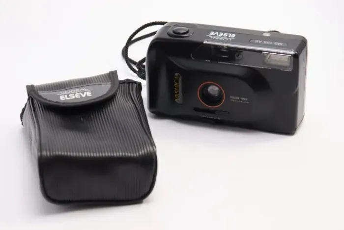 Câmera Analógica Yashica MD 135 AE L'Oréal Elseve 35mm com Estojo