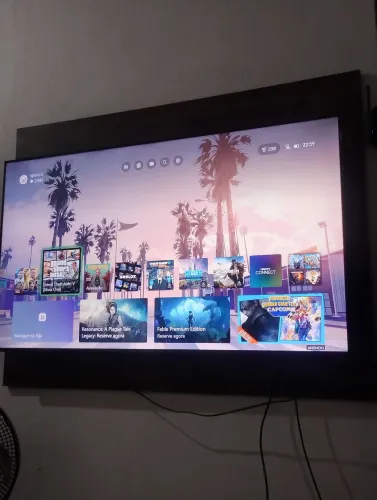 Vendo Xbox série S  poucos dias usado, com 2 anos de garantia, 2 par de pilha e carregador