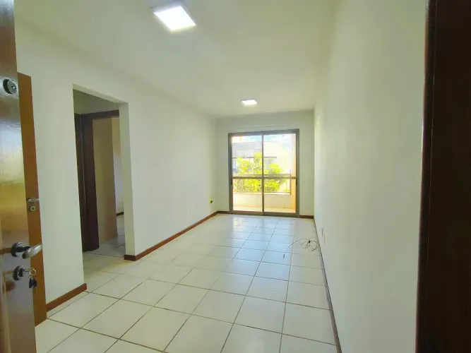 Apartamento para Alugar | 2 Quartos com Suíte | Varandão | Quadra do Mar |