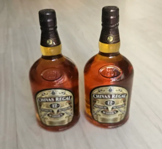 2 garrafss de Chivas de 12 anos