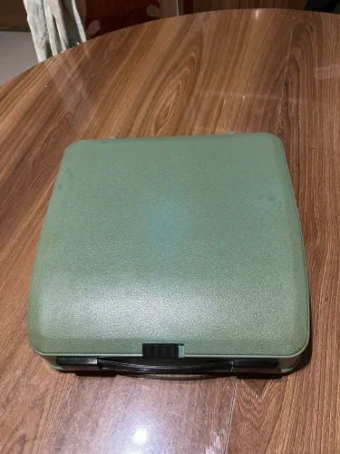 Máquina de escrever Olivetti LETTRA 82