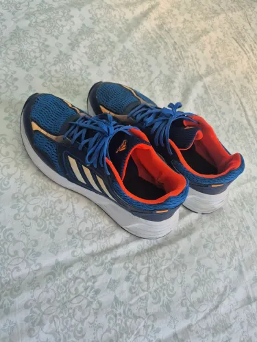 Tenis adidas