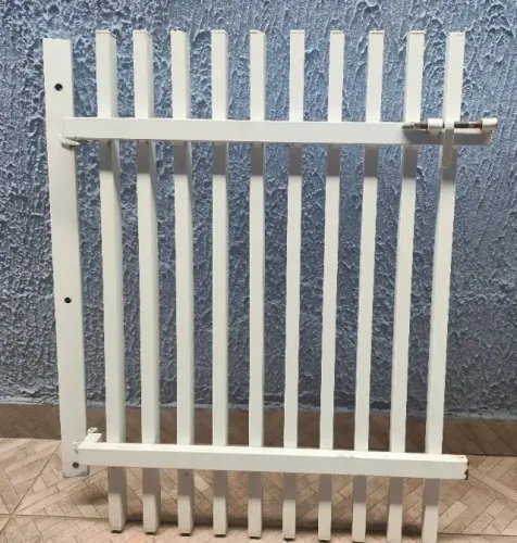 Portão de Ferro Pequeno - 77x63 cm