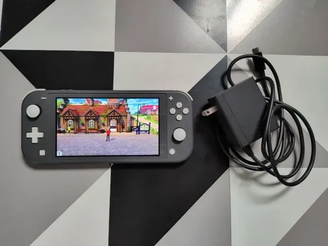 Nintendo switch lite com 2 jogos pokemon sword e pokemon arceus faço envio