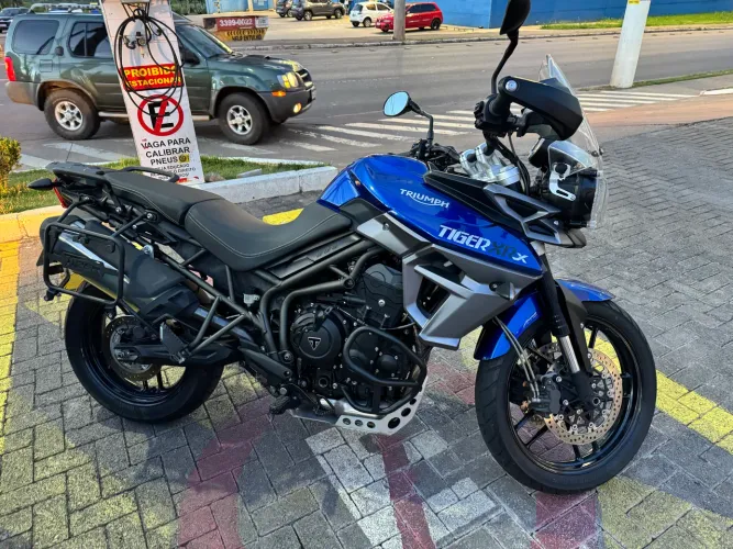 Triumph Tiger 800 baixo KM