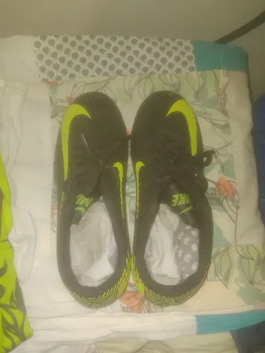 Chuteira Nike Air zoom flyknit preta  obs tamanho 41 ela foi usada apenas um jogo