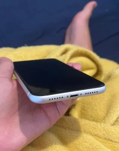 iPhone XR branco , ótimo estado a venda !