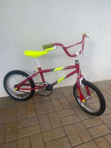 Bicicleta Caloi Cross neon