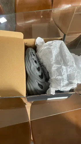 Tênis adidas adiFOM q cinza