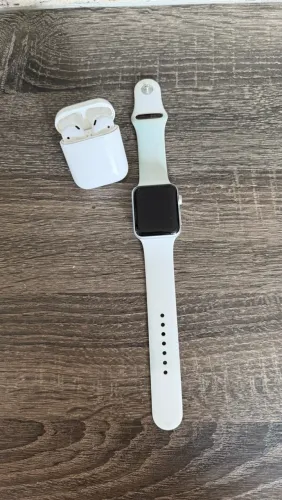 Apple Watch + Airpods