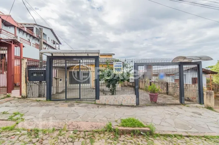 Casa à venda em Camaquã com 265 m², 3 quartos, 4 vagas