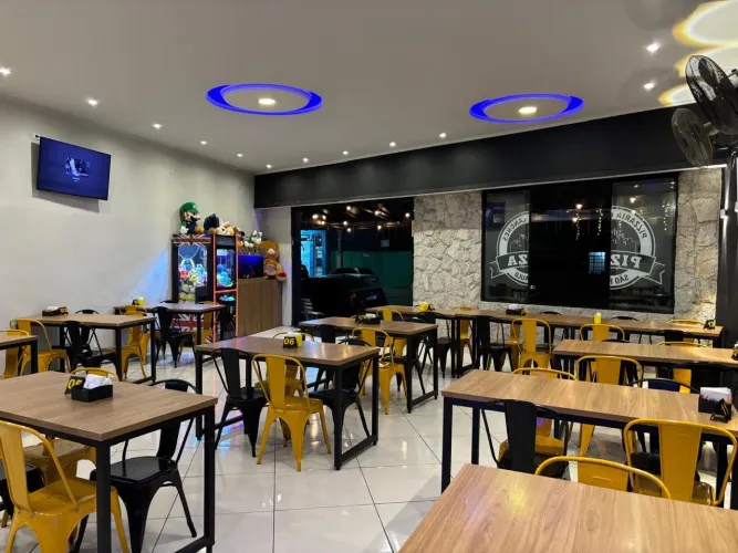 Pizzaria a 25 anos no local lucro alto possibilidade d dobrar fácil ! 