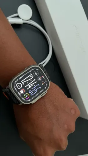 Apple Watch Ultra, 49 mm, GPS + Cellular.
