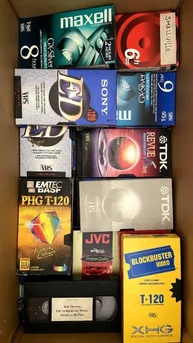 Lote de 80 Fitas VHS gravadas - títulos diversos