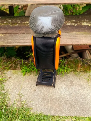 banco assento com bolsa de armazenamento integrado para patinete elétrico.